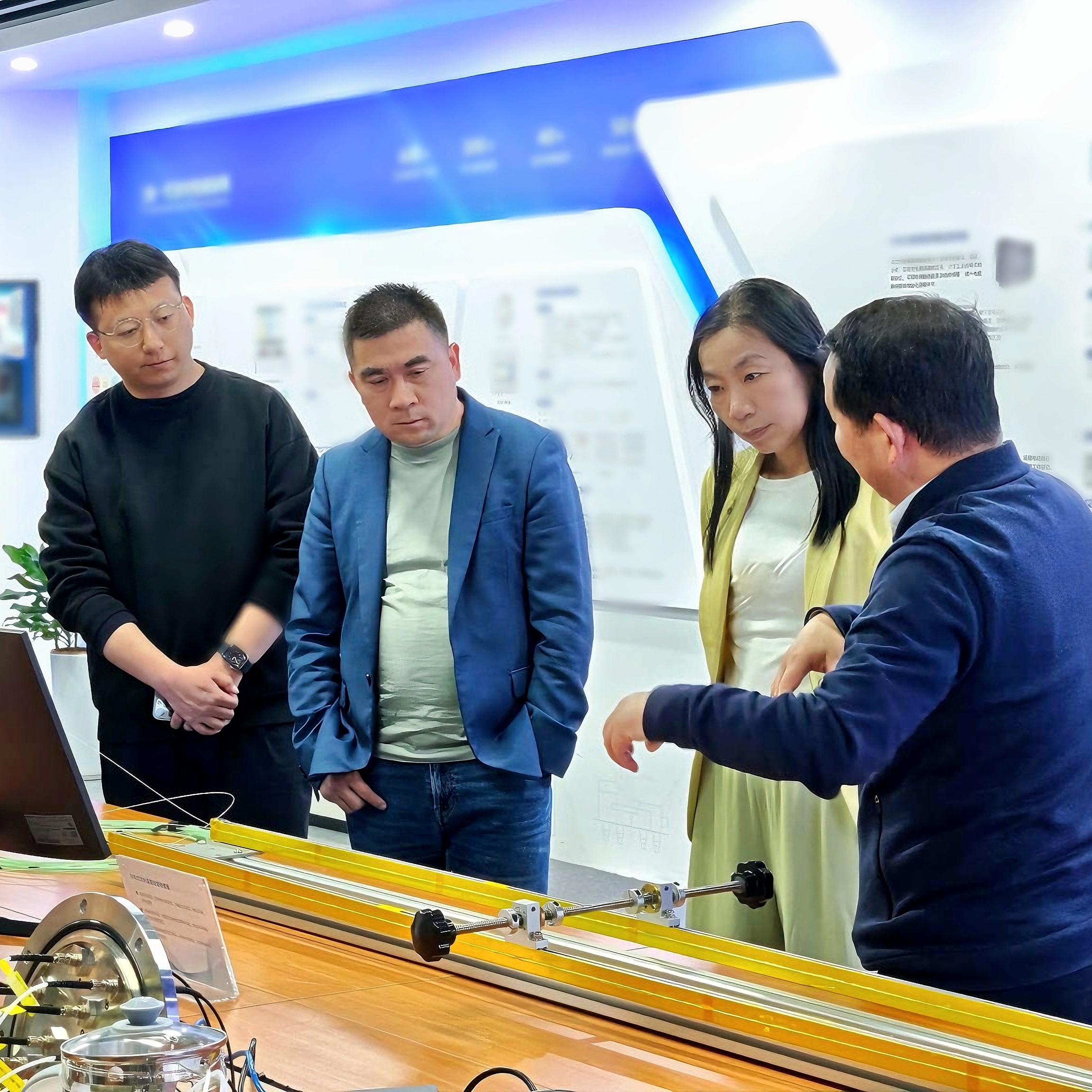 新華社上海、江蘇、安徽等地記者團赴光格科技調研人工智能發(fā)展現狀與未來(lái)趨勢